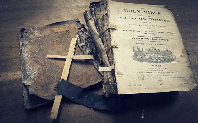 the-holy-bible-old-and-new-testaments-and-cross-1920x1200-wide-wallpapers.net_.jpg
