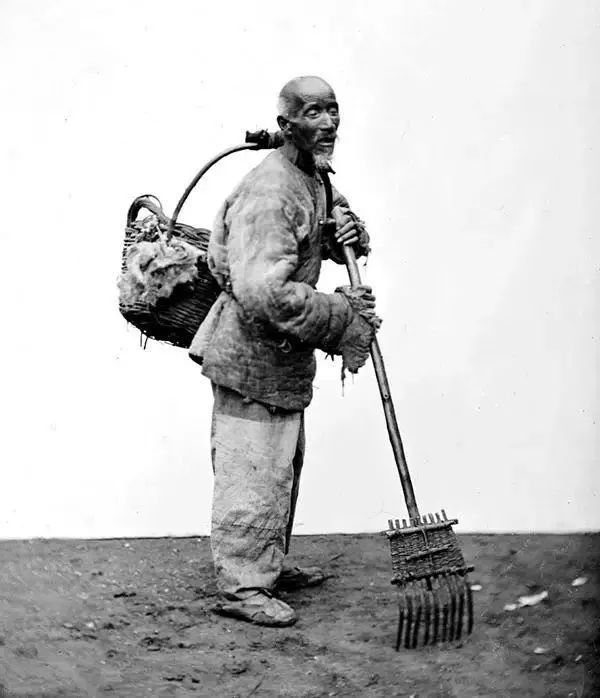 0001 北京，老农。约翰·汤姆逊摄，大约拍于1868-1872年之间.jpeg