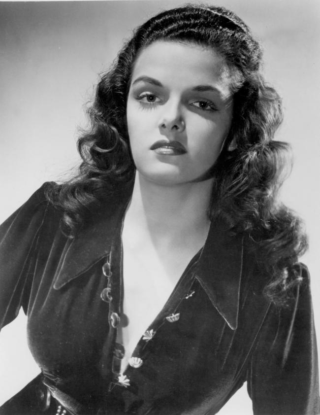 jane-russell-the-outlaw-publicity-shoots-2.jpg