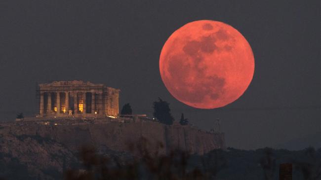 20190123040604_45850.jpg 3013106_013118-wabc-ap-blue-moon-supermoon-greece-img.jpg