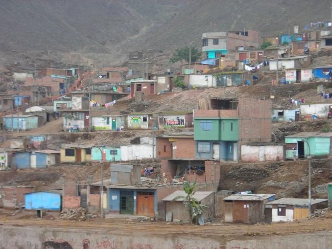 6526952-Lima-shanty-town-scene-1-0.jpg