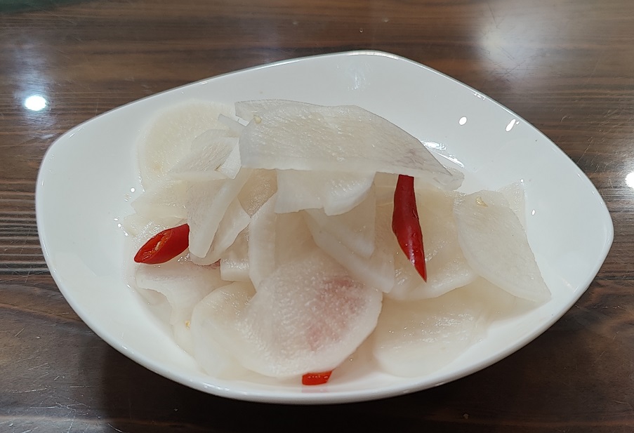 20250211043913_12793.jpg 3-1 冷盤之一 酸辣蘿蔔.jpg
