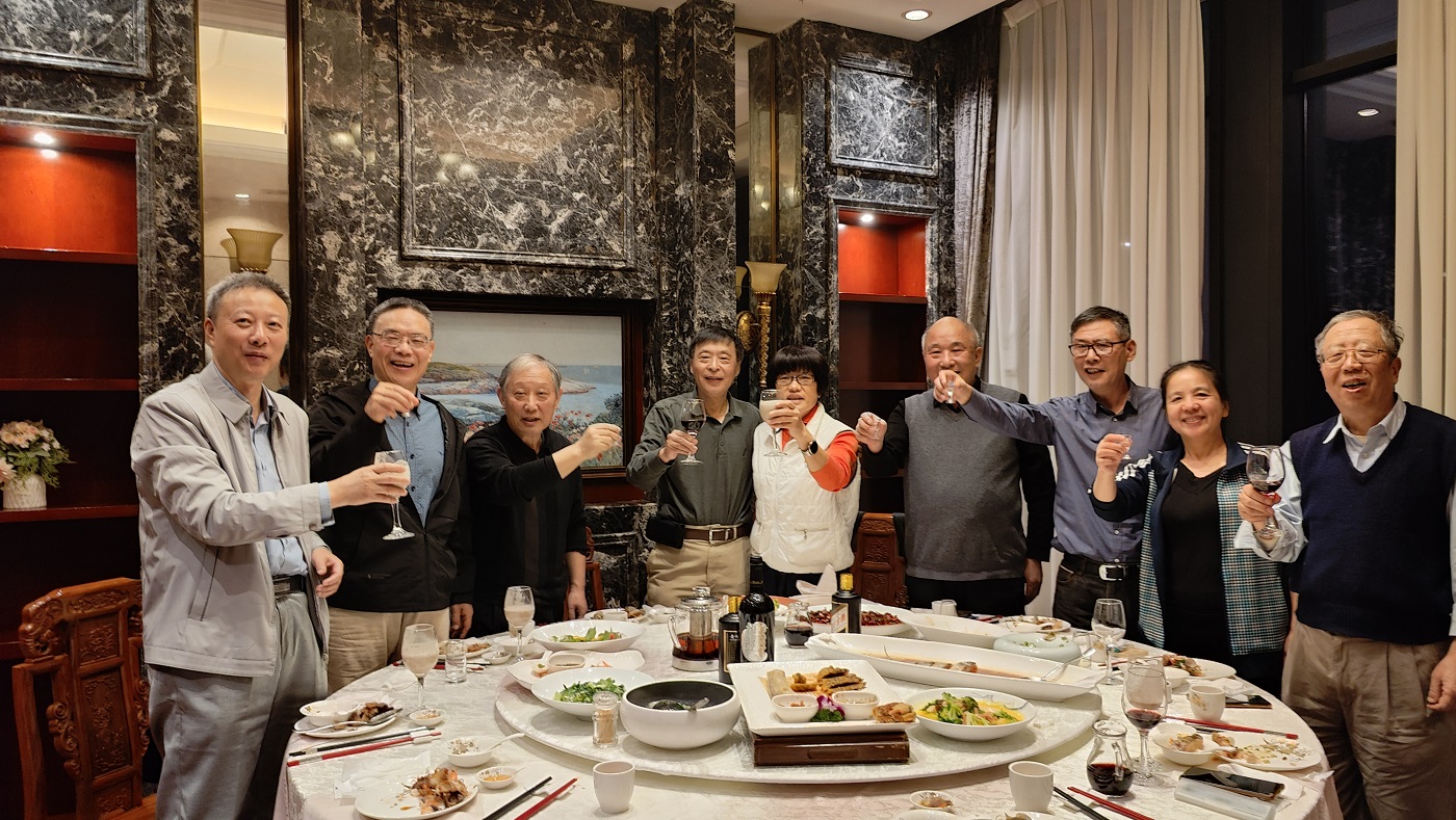 20250319055711_35272.jpg 5-0 讓我們舉杯.jpg