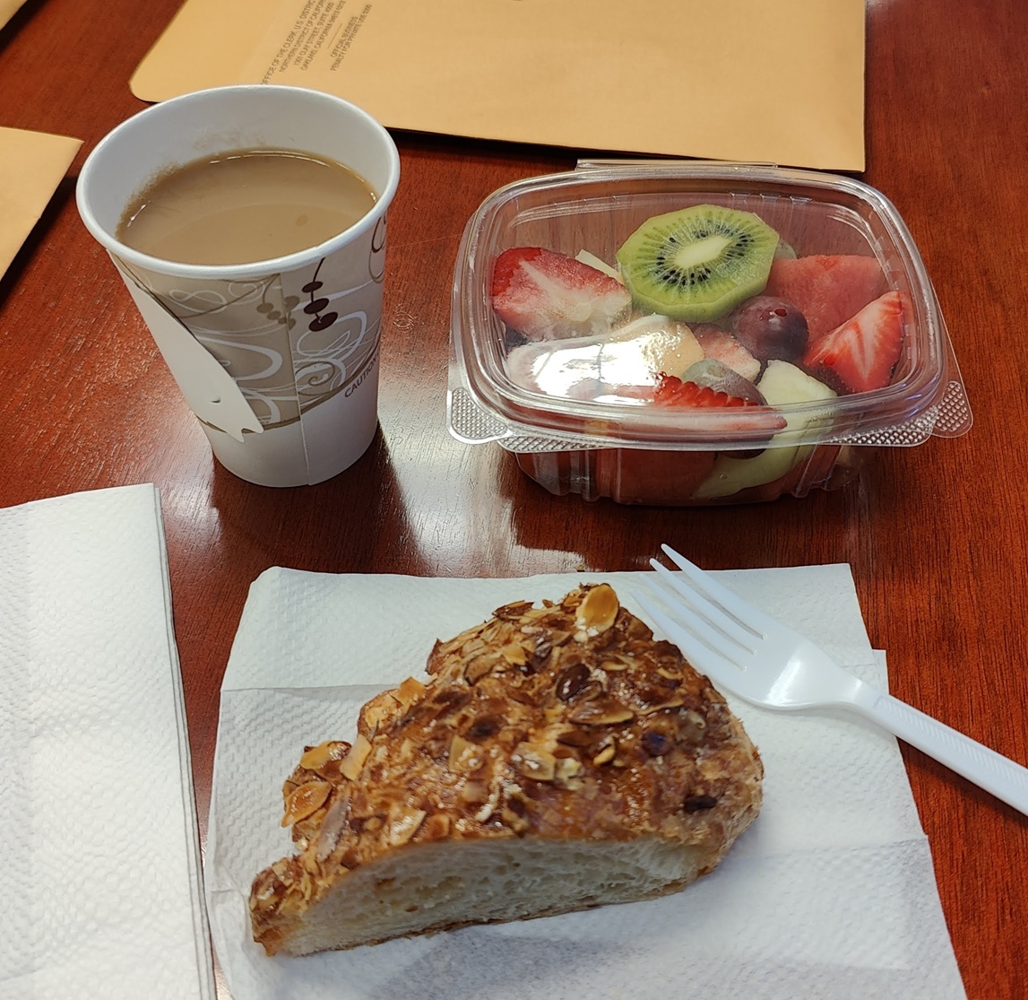 20251025034105_54885.jpg 3-9 家中咖啡早餐吃得早-到法院再来些.jpg