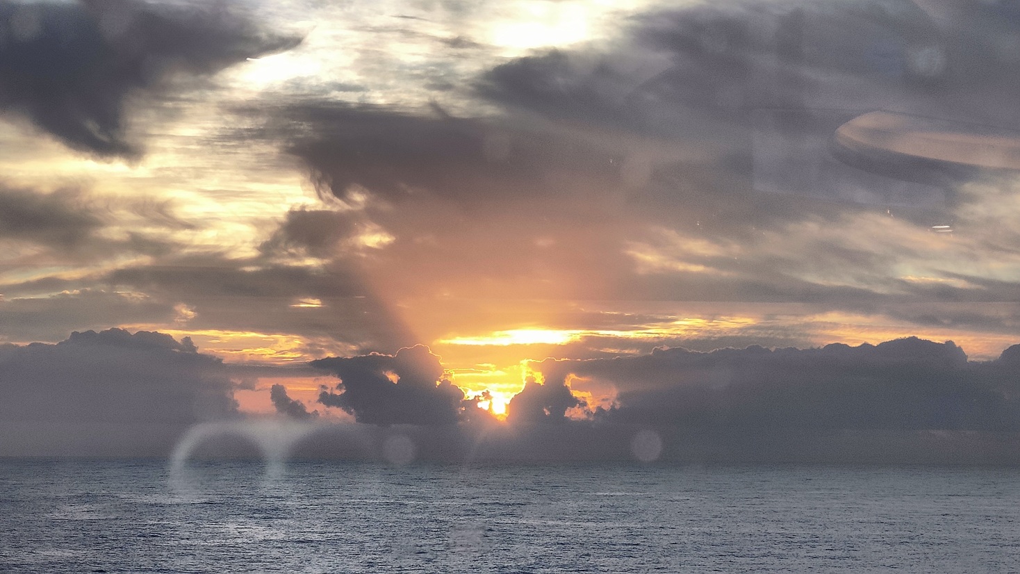 20260525130506_92330.jpg 夏威夷海上火烧云 - 大岛.jpg